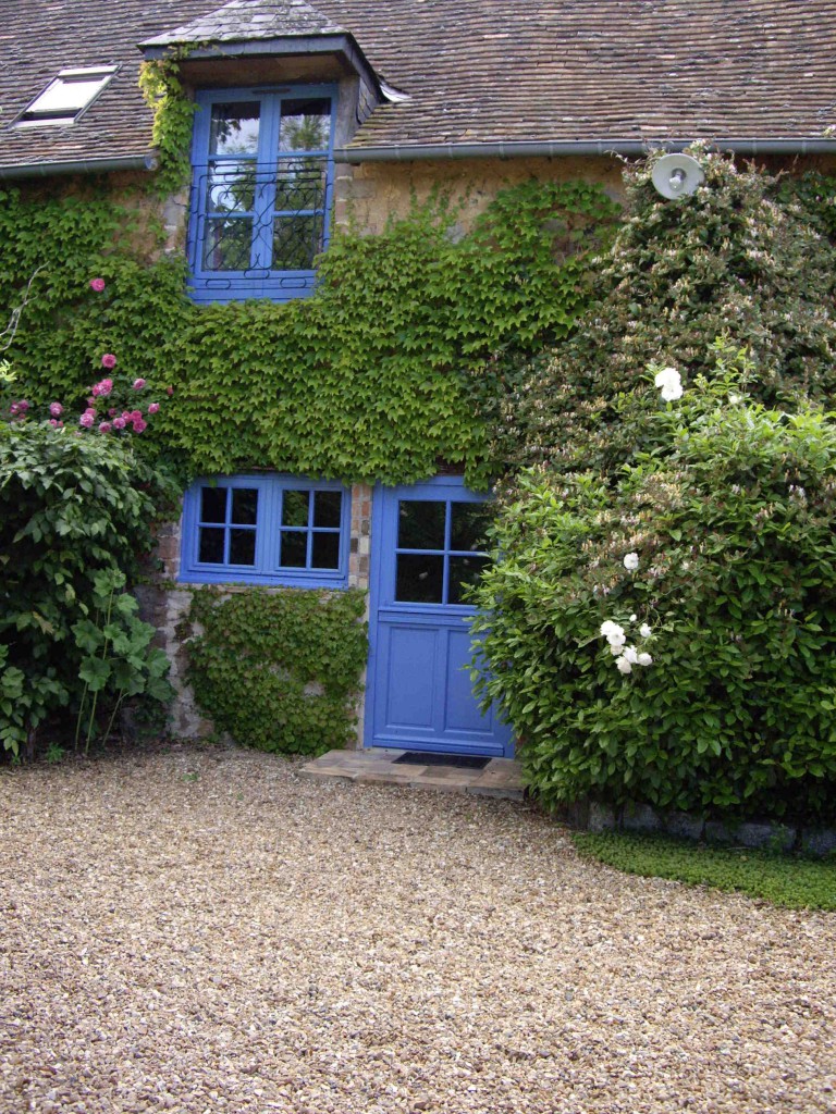 front door in summer Entrée du gîte